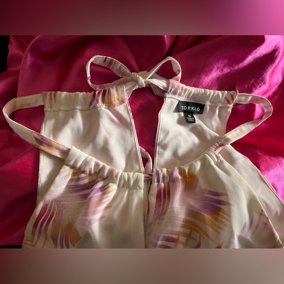 Torrid maxi dress 👗 Comes from smoke🚬 free, pet 🐱🐶 free home. - Picture 2 of 2